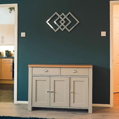 Modern 2 Bed Apartment Near City Centre チェルムスフォード エクステリア 写真