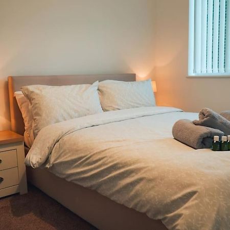 Modern 2 Bed Apartment Near City Centre チェルムスフォード エクステリア 写真