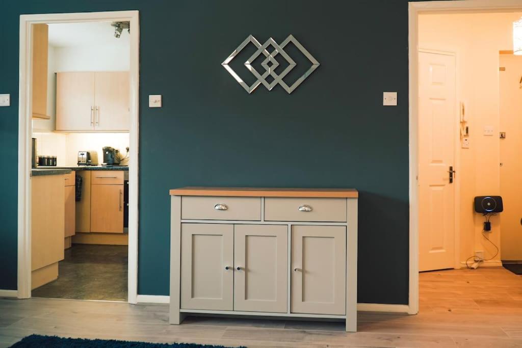 Modern 2 Bed Apartment Near City Centre チェルムスフォード エクステリア 写真