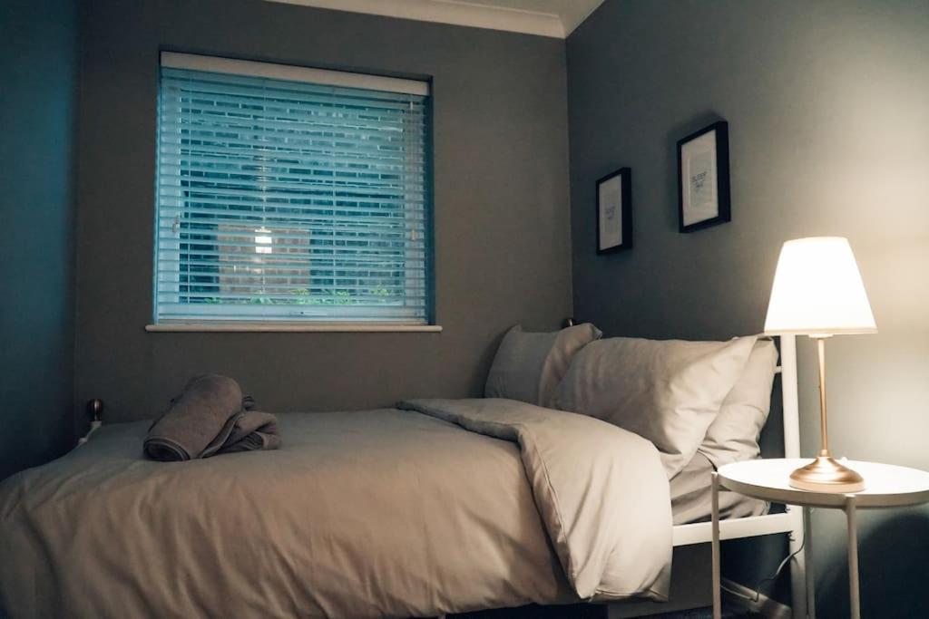 Modern 2 Bed Apartment Near City Centre チェルムスフォード エクステリア 写真